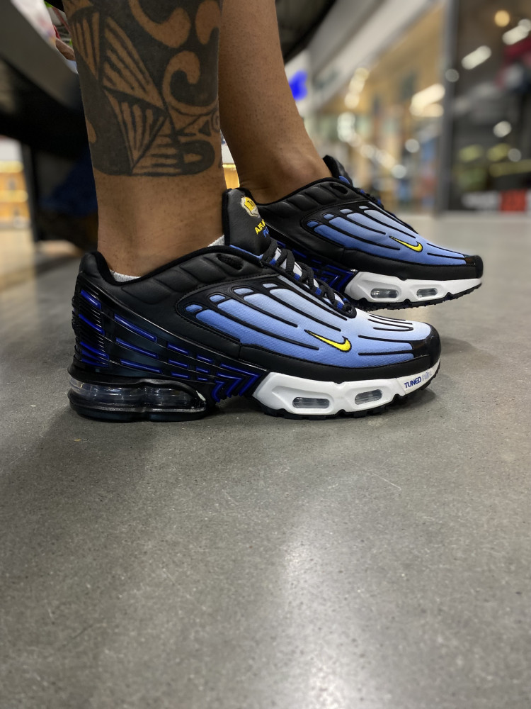 TENIS SHOX NZ DOURADO 38 - Lion Store