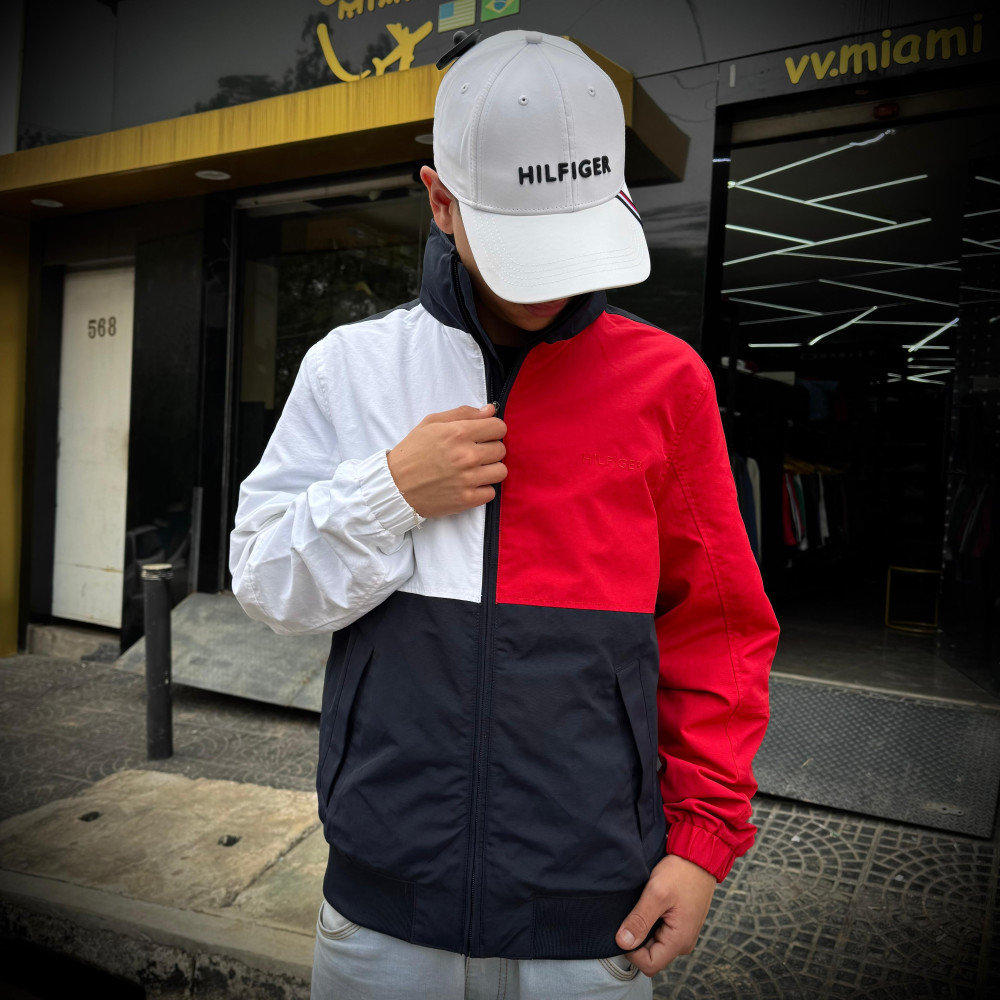 JAQUETA VELEJADOR TOMMY HILFIGER 2025 3 CORES COM TOUCA EMBUTIDA