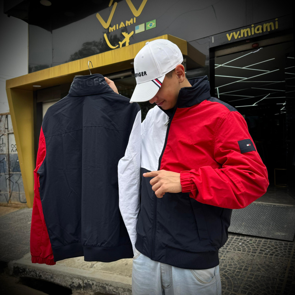 JAQUETA VELEJADOR TOMMY HILFIGER 2025 3 CORES COM TOUCA EMBUTIDA